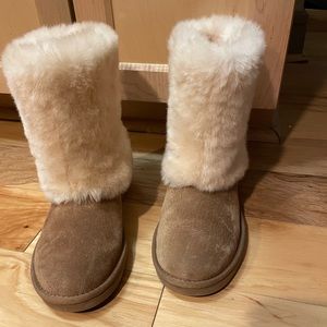 NWOT UGG Boots Size 8